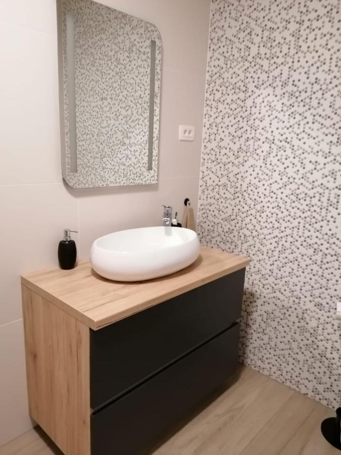 Brand New Apartment In Малинска Экстерьер фото